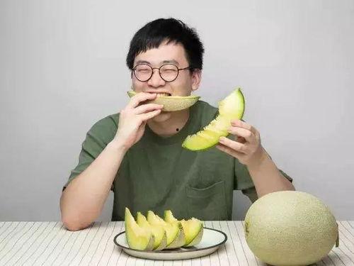 娱乐吃瓜高个子